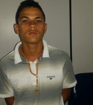 Jovem é preso após assaltar pedestre na parte baixa de Maceió