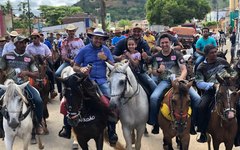 Cavalgada dos Amigos homenageia vaqueiro em Novo Lino