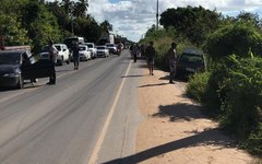 Manifestantes bloqueiam rodovia AL 101 Norte em Maragogi