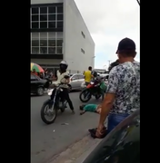 [Vídeo] Suspeito de praticar assaltos é linchado por populares em Maceió