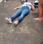 Colisão entre carreta e motocicleta deixa uma pessoa ferida, em Arapiraca