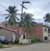 Moradores temem que poste desabe em residências de Maragogi