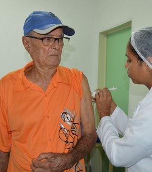 Meta é vacinar 660 mil pessoas contra a gripe em Alagoas, afirma Sesau