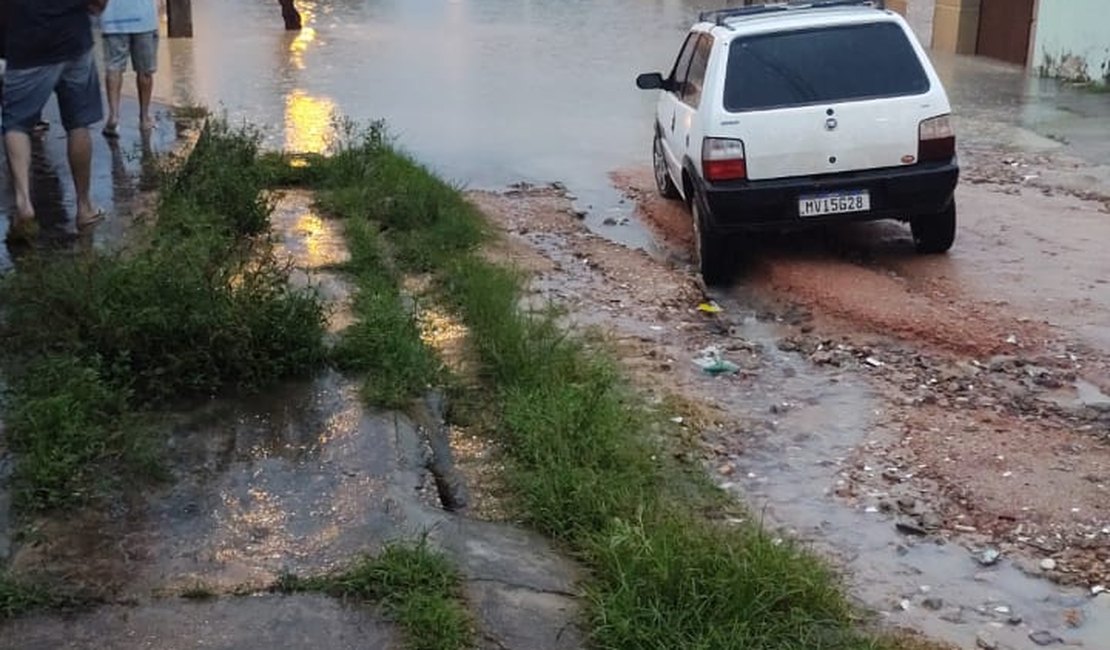 [Vídeo ] Chuvas intensas em Arapiraca alagam ruas e afetam estradas na zona rural