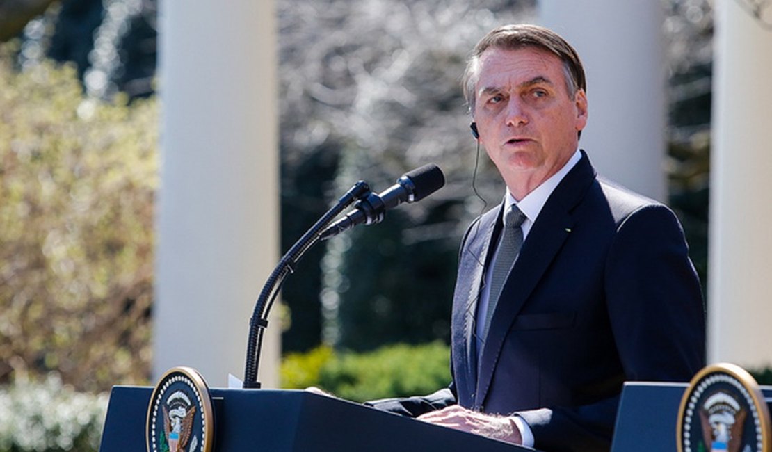 Bolsonaro sobre vistos: “Alguém tem que estender o braço em 1º lugar”