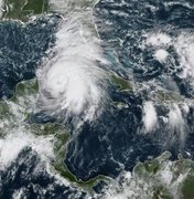 Flórida aguarda impacto de furacão gigantesco