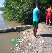 Populares socorrem vítima de afogamento na Lagoa Mundaú
