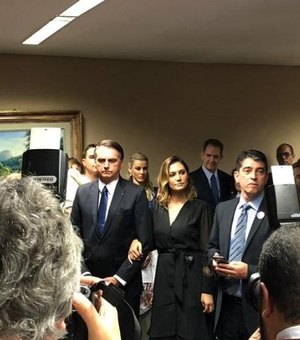 Emocionado, Bolsonaro é diplomado presidente pela Justiça Eleitoral