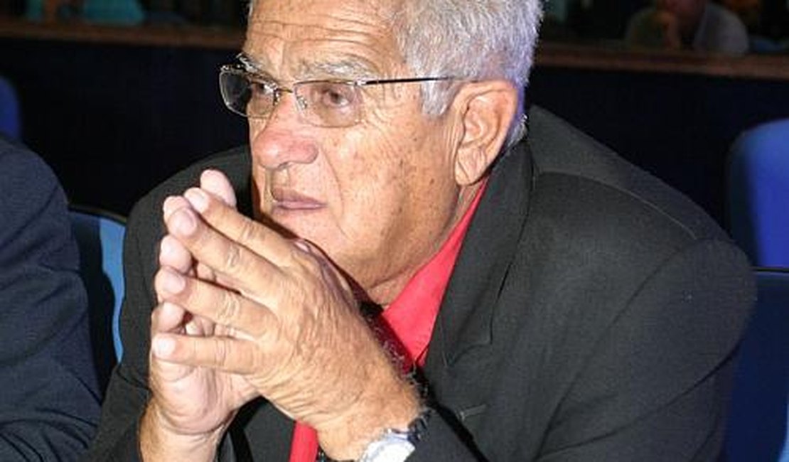 Câmara de Maceió entrega comenda Divaldo Suruagy a Walter Laranjeiras