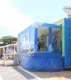 Alta temporada: Agência Móvel da Caixa Econômica se instala na Praia do Francês