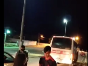 Inusitado: jovem pede namorada em casamento durante abordagem da polícia