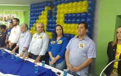   O candidato traz como vice a vereadora Fabiana Pessoa (PRB). 