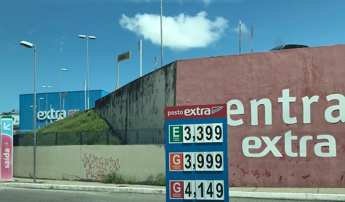 Preço da gasolina recua em meio a pandemia do coronavírus em Maceió