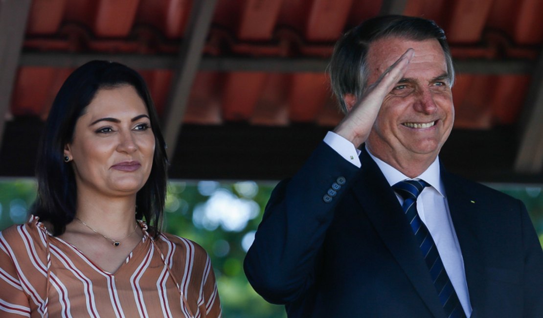 Bolsonaro dá pensão vitalícia para crianças com microcefalia vítimas da zika