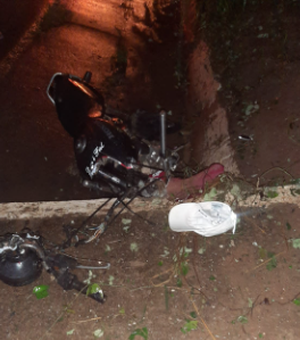 Jovem de 21 anos perde controle de moto e morre na zona rural de Feira Grande