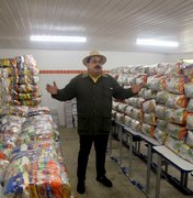 Gilberto Gonçalves participa de entrega de cestas básicas a alunos matriculados na rede municipal