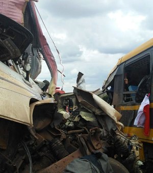 Sobe para cinco o número de mortos em acidente com ônibus na Bahia