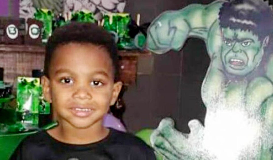 Corpo de menino morto em sua festa de aniversário será enterrado hoje