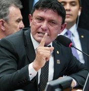 Bolsonarista membro da CPI das fake news é condenado por divulgar fake news