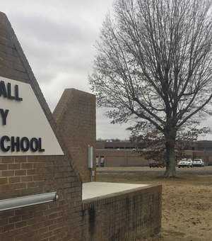 Tiroteio em escola nos EUA deixa 2 estudantes mortos e 19 feridos