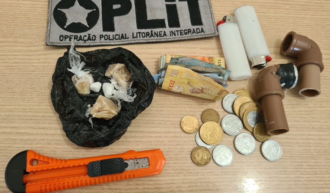 Mulher é autuada em flagrante por tráfico de drogas após ser presa pela Oplit
