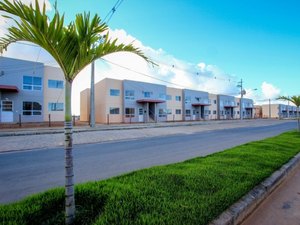 Beneficiários realizam protesto por causa de atraso na entrega das casas