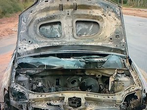 Bombeiros controlam incêndio em carro de motorista de app na Av. Pierre Chalita