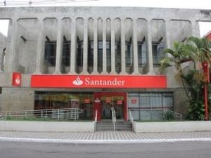 Morador de rua é preso após arrombar banco e roubar coletes à prova de balas