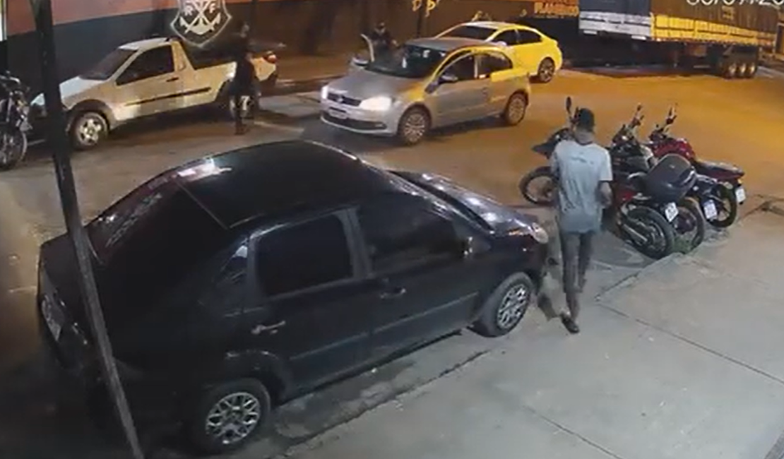 [Vídeo] Motorista de aplicativo e passageiro são assaltados por três homens no Santos Dumont