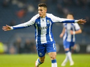 Barcelona empresta atacante ex-Porto para a Fiorentina