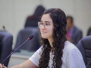 Maria da Penha vai à Escola: lei de Teca Nelma promove prevenção à violência contra a mulher nas escolas