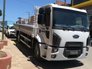 Prefeitura de Lagoa da Canoa recebe caminhão zero quilômetro da Codevasf