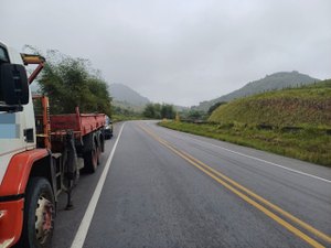 Trecho da BR-101 em Joaquim Gomes é interditado após tombamento de veículo