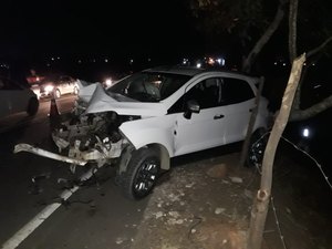 Colisão entre carro e carroça deixa três feridos na AL-115, em Arapiraca