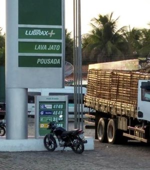 Postos aumentam preço do combustível e só oferecem gasolina aditivada em Alagoas 