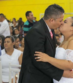 ?Justiça Itinerante oficializa união de 133 casais em casamento coletivo