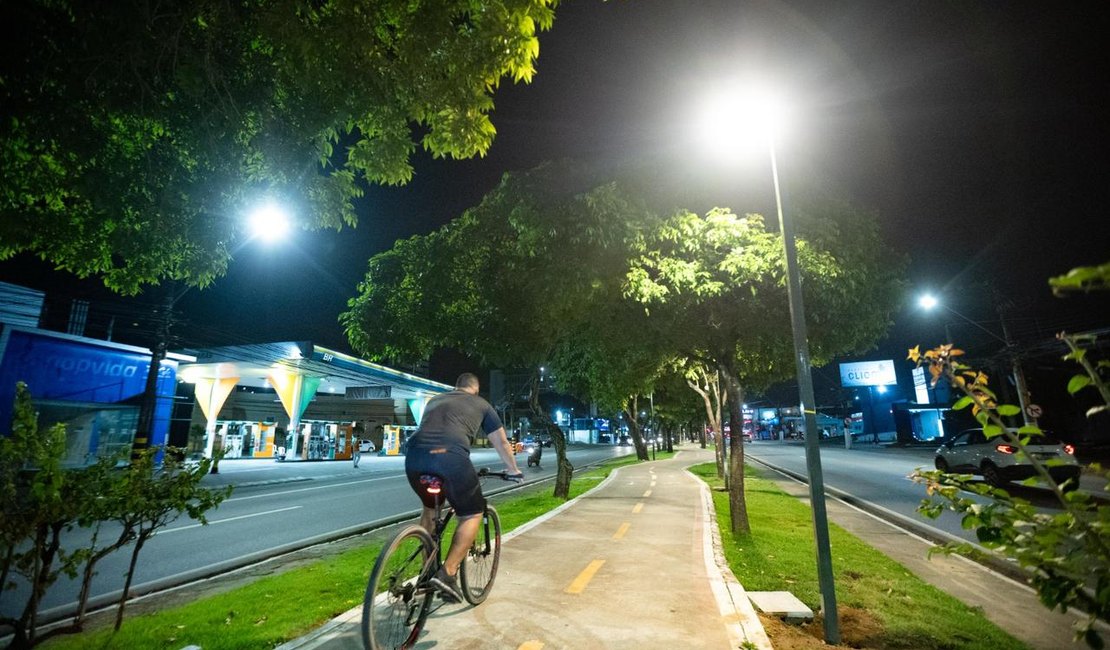 Ciclovia da Avenida Fernandes Lima receberá mil postes com LED