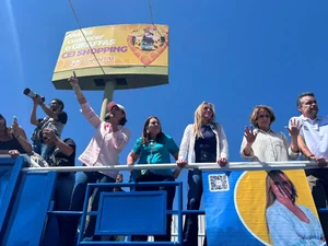 Michelle pede votos para Flávio e diz que 'logo' Bolsonaro voltará