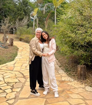 Anitta se irrita com boato de que Max Tovar seria sua 'guru'
