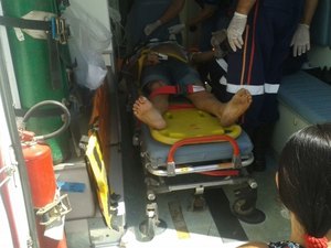 Motociclista embriagado colide com cerca e fica ferido na AL-115