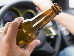 Condutor com sinais de embriaguez se recusa a fazer teste do bafômetro e é preso