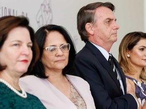 Bolsonaro diz que cada uma das duas ministras vale por 10 homens