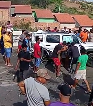 Empresário sobrevive após violenta colisão seguida de capotamento em Feira Grande