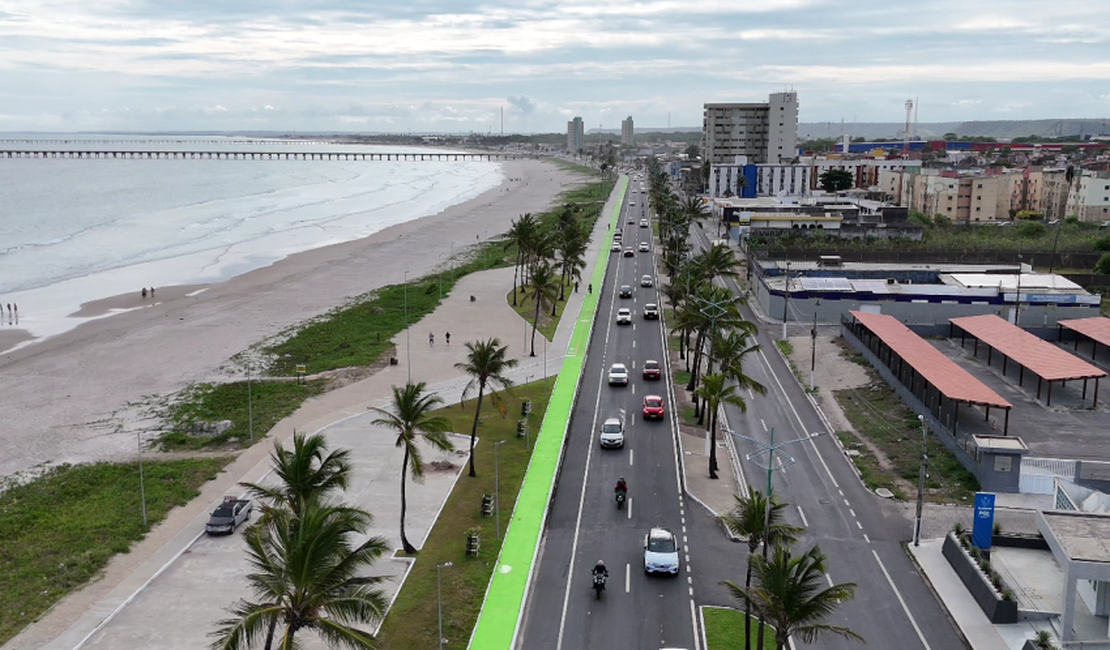 Orla marítima de Maceió ganha mais 2,1 km de faixa de passeio compartilhado