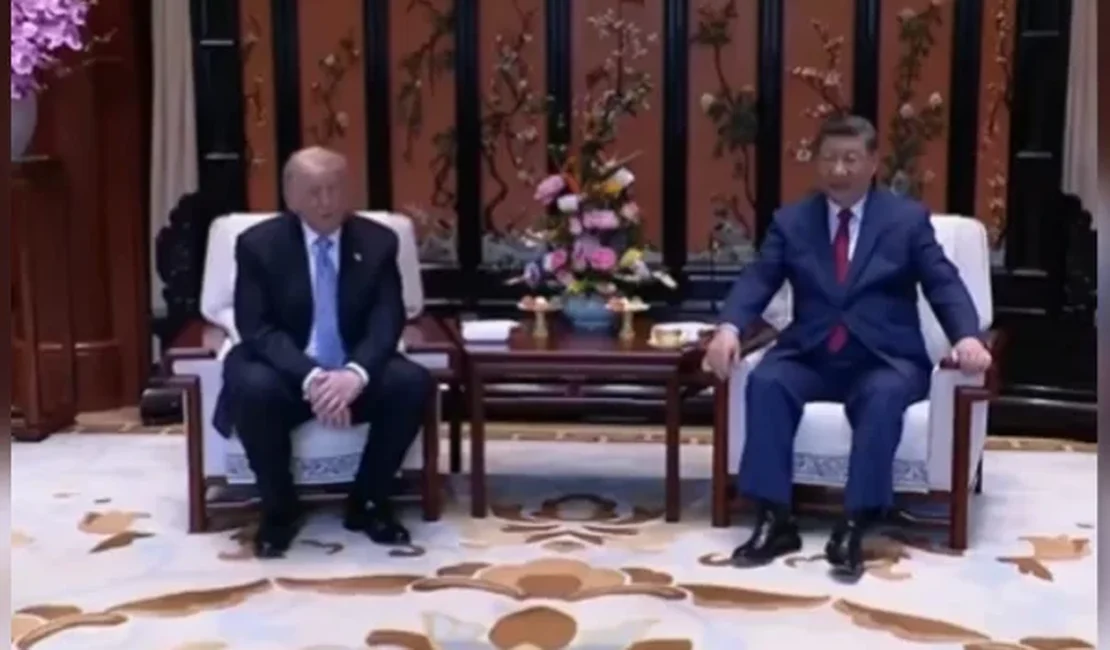 Detalhe em cadeira usada por Xi em reunião com Trump chama a atenção