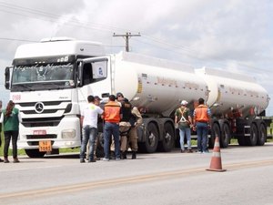 Força-tarefa fiscaliza transporte de produtos perigosos na BR-101