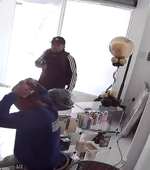 Jovem comerciante se revolta com roubo em loja na parte alta de Maceió