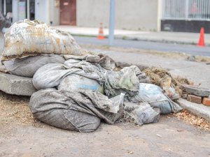 Prefeitura retira 350 kg de areia de sistema de drenagem na Jatiúca