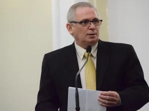 Pastor João Luiz recua e decide permanecer na Câmara de Maceió