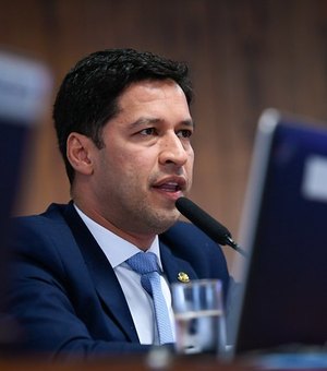 Rodrigo Cunha foi o único senador de AL que votou contra a “taxa das blusinhas”